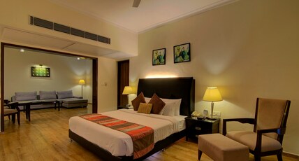 Moksha Himalaya Spa Resort Room Type - Moksha Suite with Bathtub