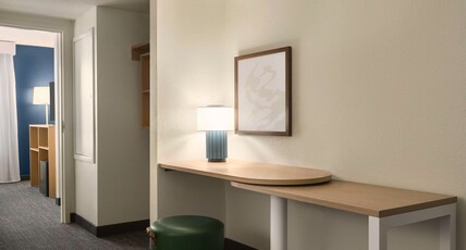 Spark by Hilton Orlando Universal Blvd Room Type - 1 KING SUITE
