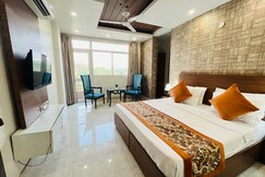 Hotel Dayal Regency, Millenium City Metro, Near Fortis Hospital