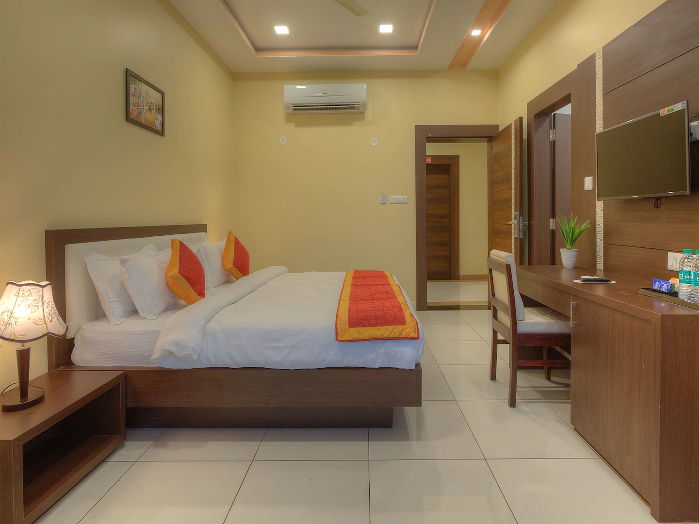 Hotel Golden Heritance - Tap to explore photos