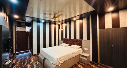 GEETANJALI PALACE Room Type - Super Deluxe Room