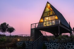 StayVista at Peak Paddle