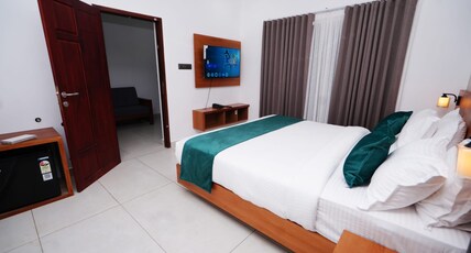 Palm Wave Beach Resort Room Type - One Bedroom Hall Suite with Garden View