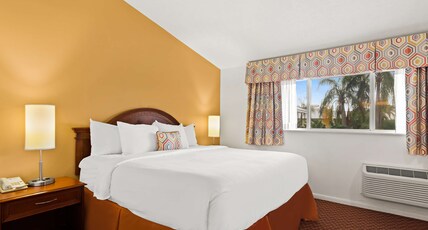 Best Western Port St. Lucie Room Type - Suite-1 King Bed, Smoking Room, High Speed Internet Access, Sofabed, Refrigerator, Full Breakfast