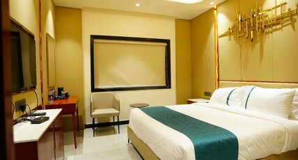 Hotel Shreyas Grand Room Type - Executive Room with King Size Bed