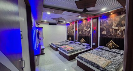 Radhe Palace Omkareshwar Room Type - Deluxe Family Room