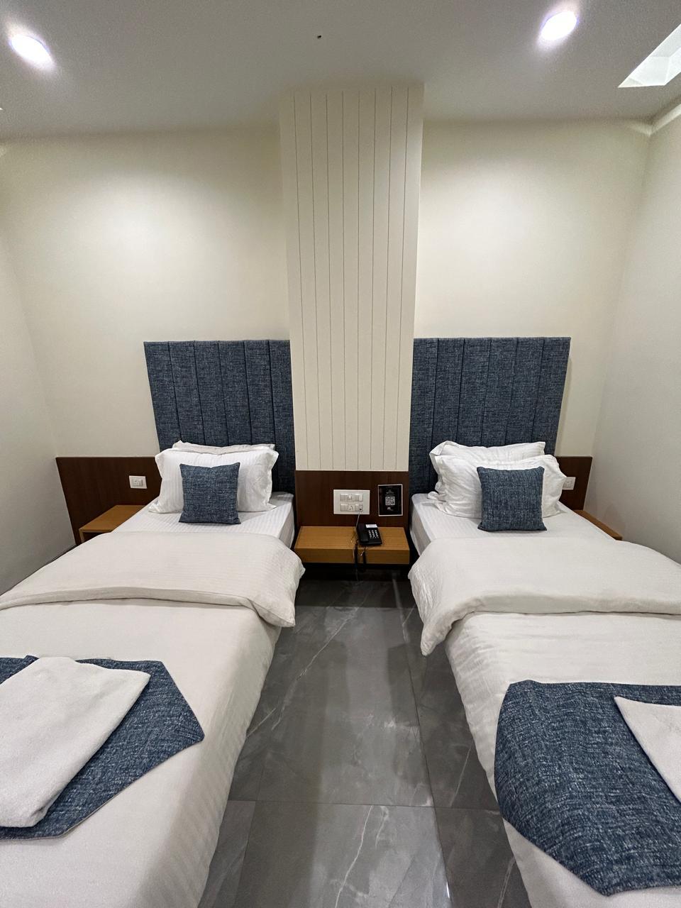 HOTEL LUXURA - Tap to explore photos