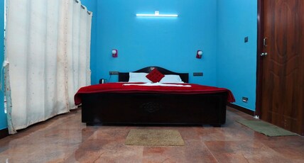 Ooty Guest House Room Type - Deluxe Room