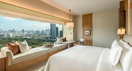 Dusit Thani Bangkok Room Type - Club Suite 1 King (100sqm), High floor, Park View