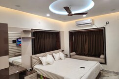 Luxe Lagoon 4Bhk Flat with 350sqft Hall
