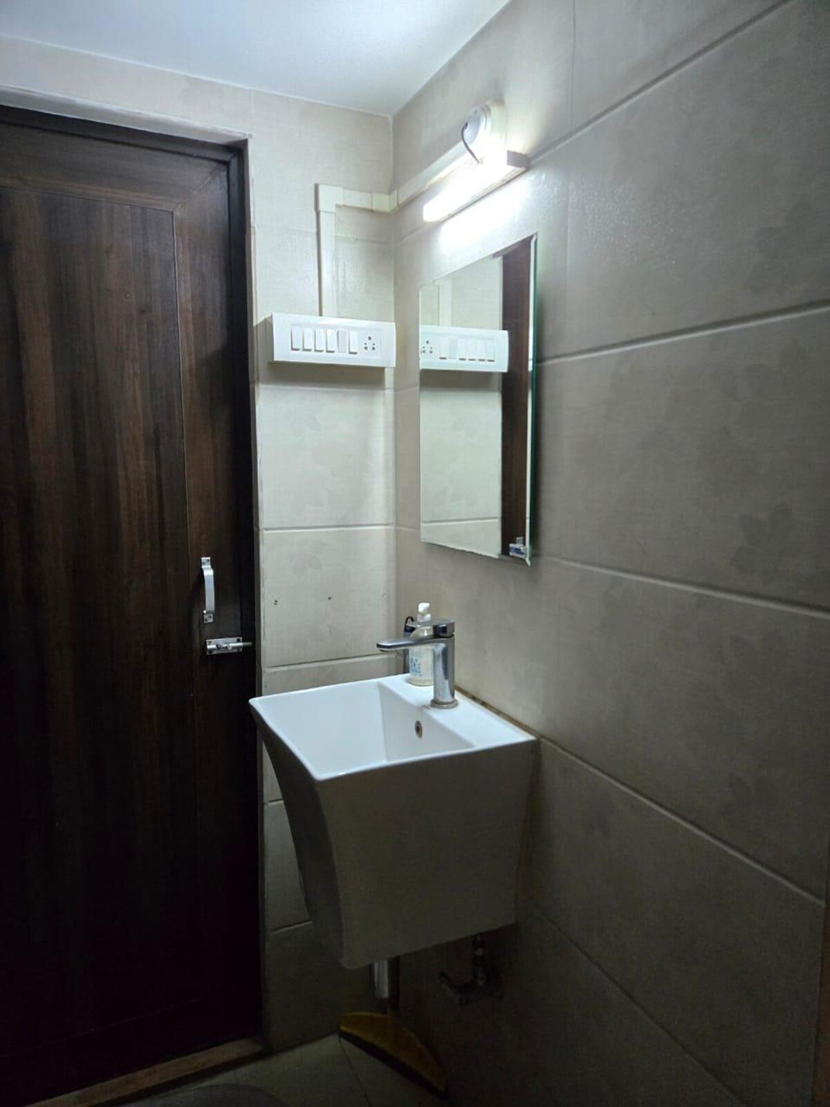 Ejaar Homestay - Tap to explore photos