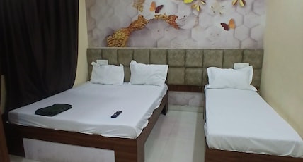 Agam homestay - Few steps from Golden temple Room Type - Classic triple bed room Agam homestay - Few steps from Golden temple Room Type - Classic triple bed room