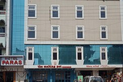 Hotel Paras
