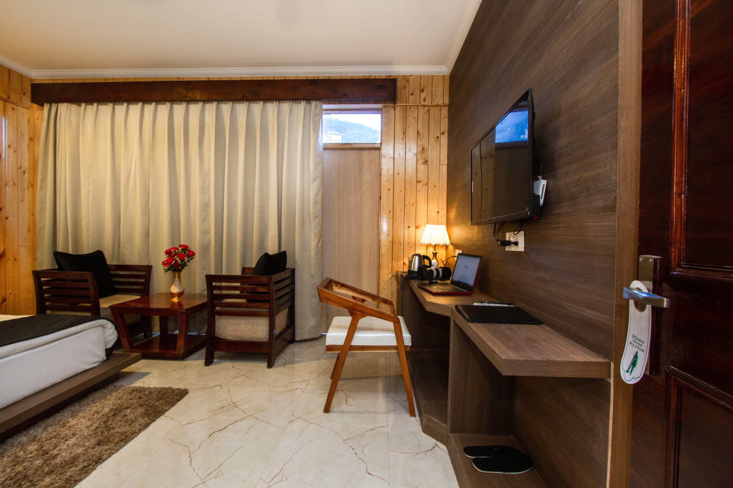 Evoque Hotel - Near Mall Road Offering Scenic River & Mountain Views. - Tap to explore photos