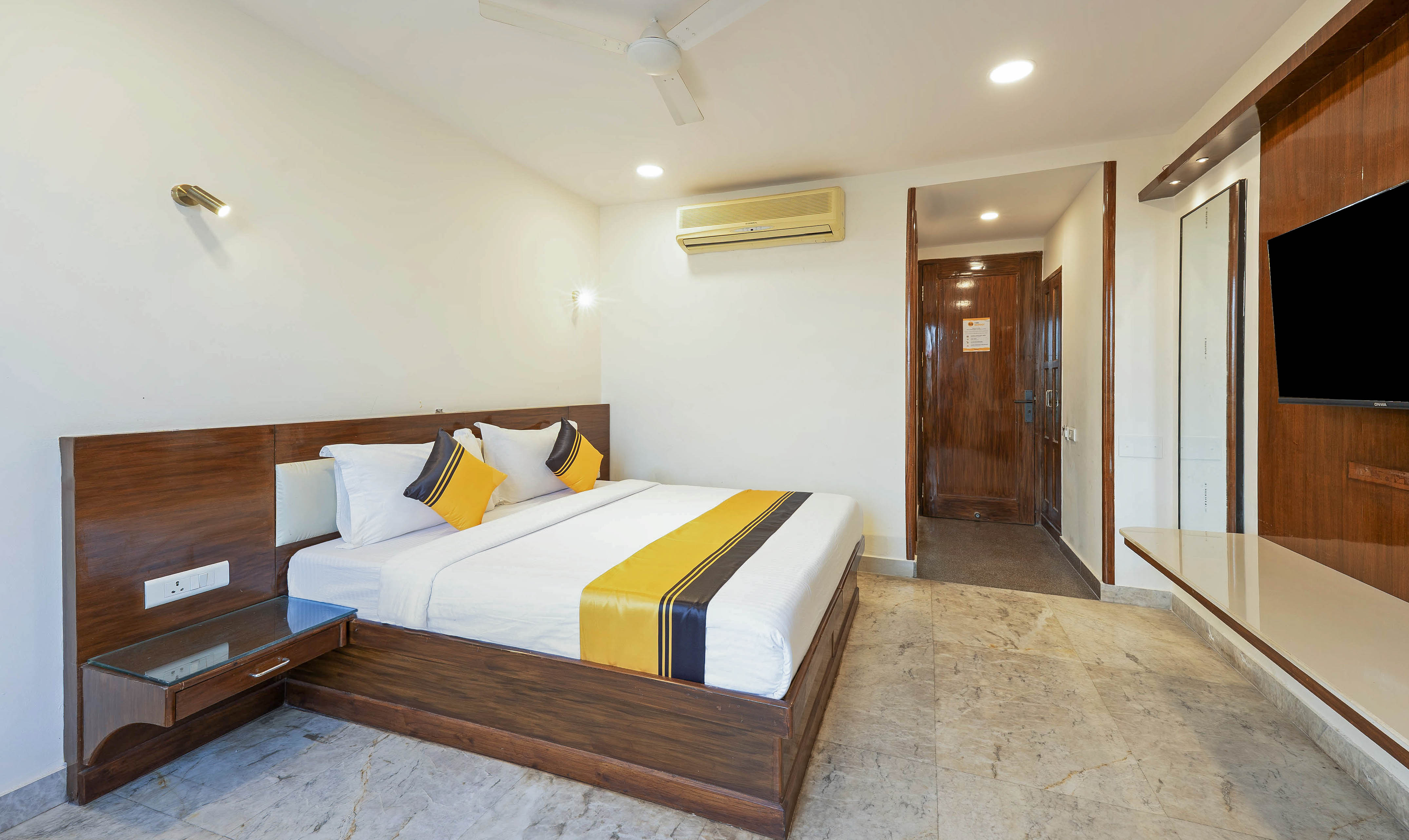 Itsy Hotels Svaruchi Inn - Tap to explore photos
