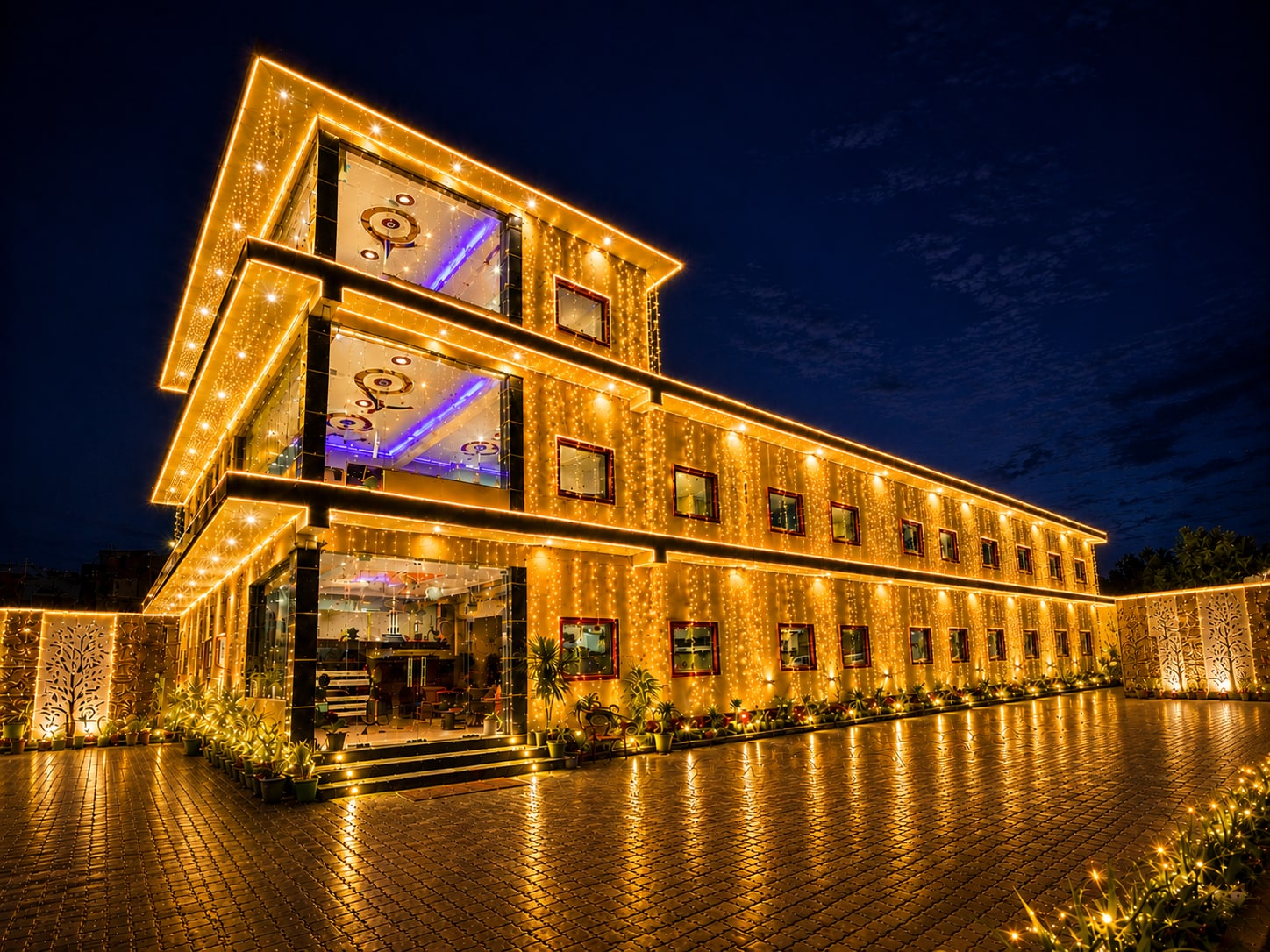 Hotel Shree Venktesh Nilayam 300 m from Ram Janam Bhumi - Tap to explore photos