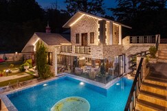 The Amaltas villa (private rooms)