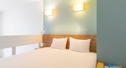 Aparthotel Adagio Access Defense Charras Room Type - Studio with 1 double bed and 1 sofa bed Aparthotel Adagio Access Defense Charras Room Type - Studio with 1 double bed and 1 sofa bed