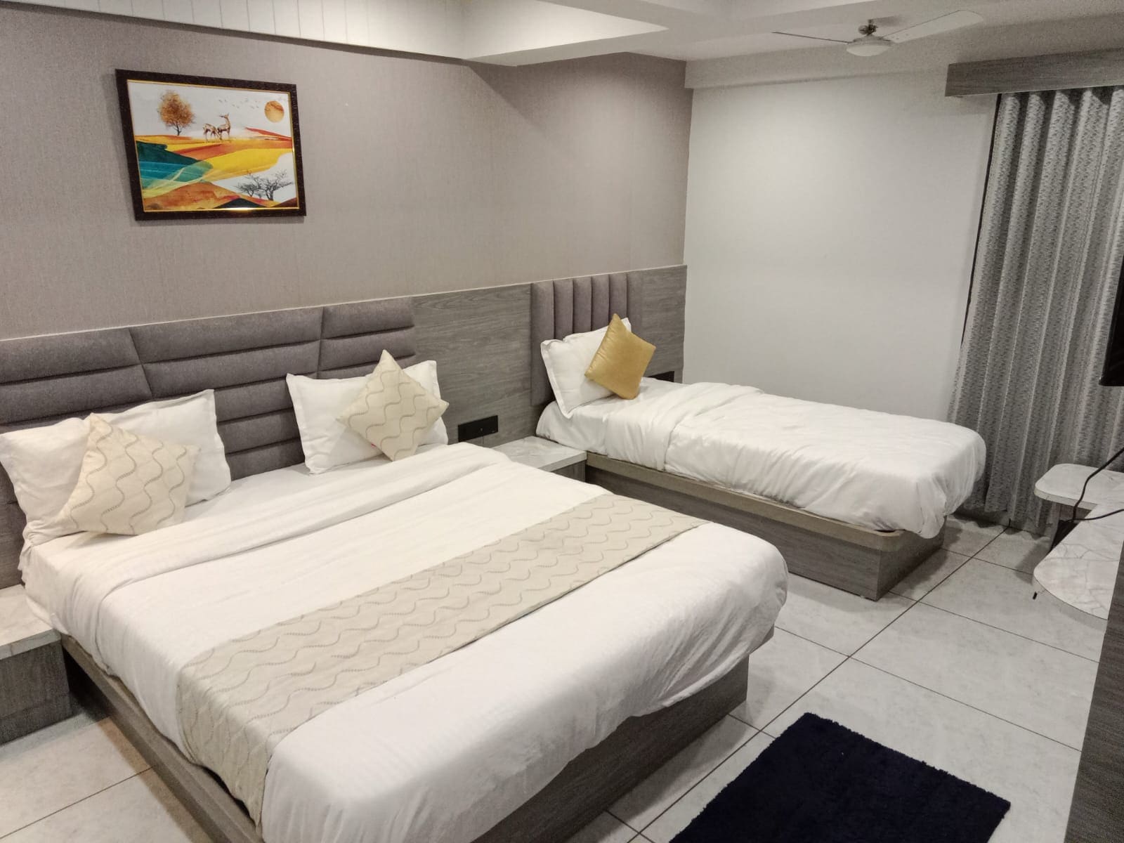 Hotel Dhara - Tap to explore photos