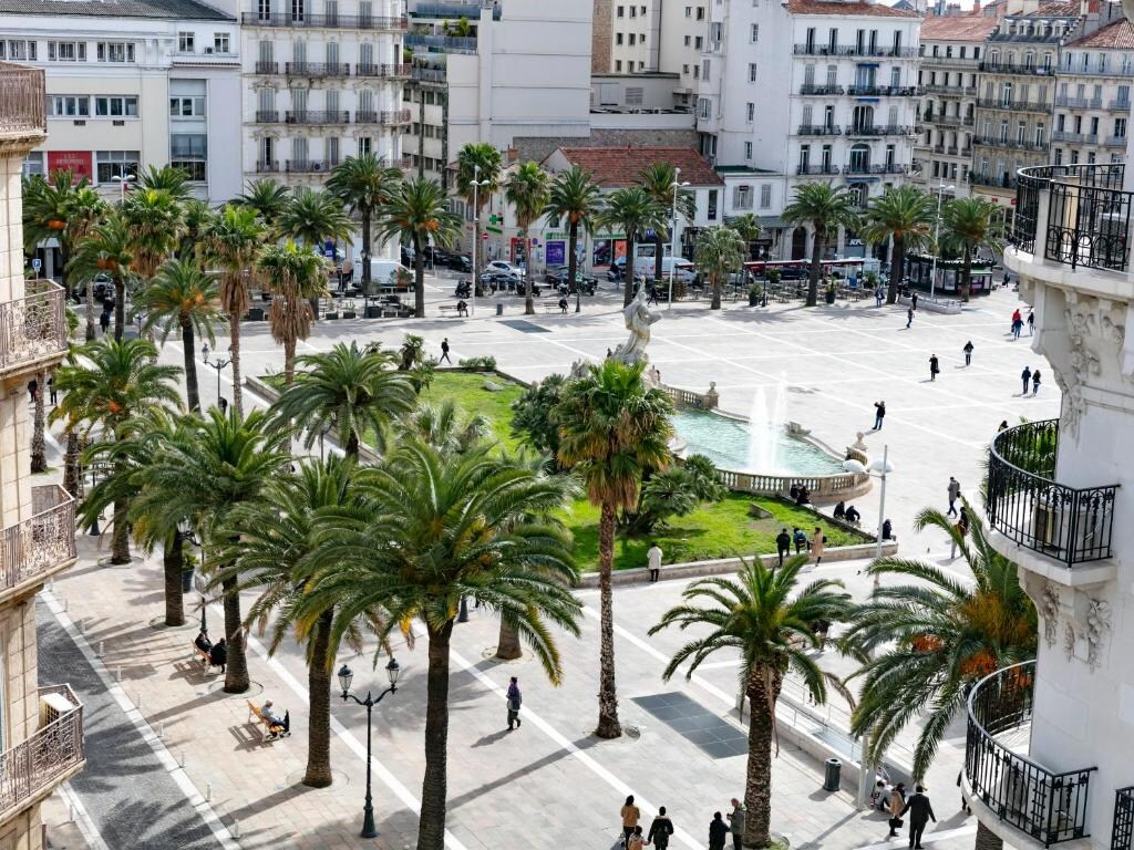 OKKO Hotels Toulon Centre - Tap to explore photos