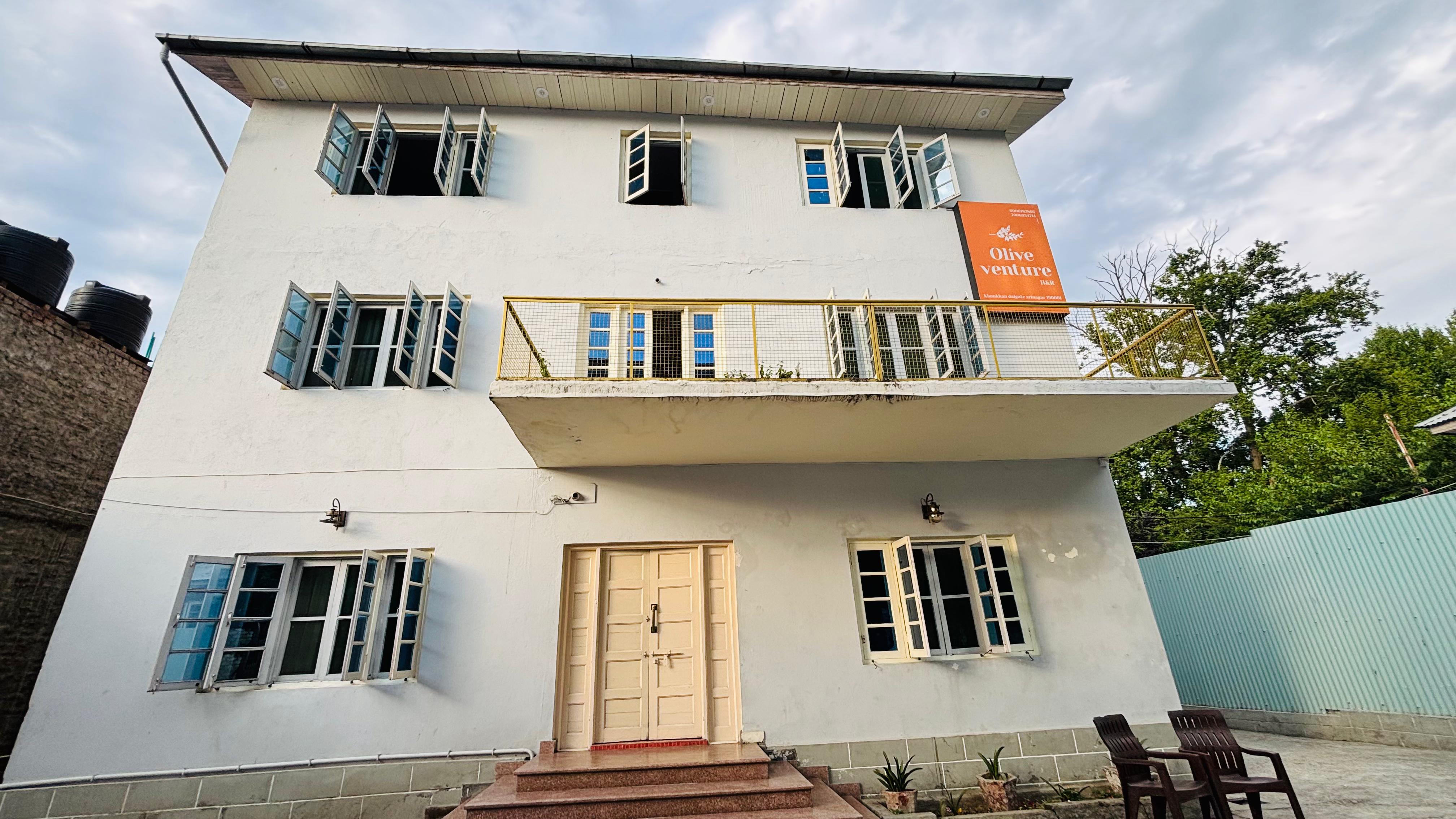 Hotel Olive Venture (Near Dal Lake) - Tap to explore photos