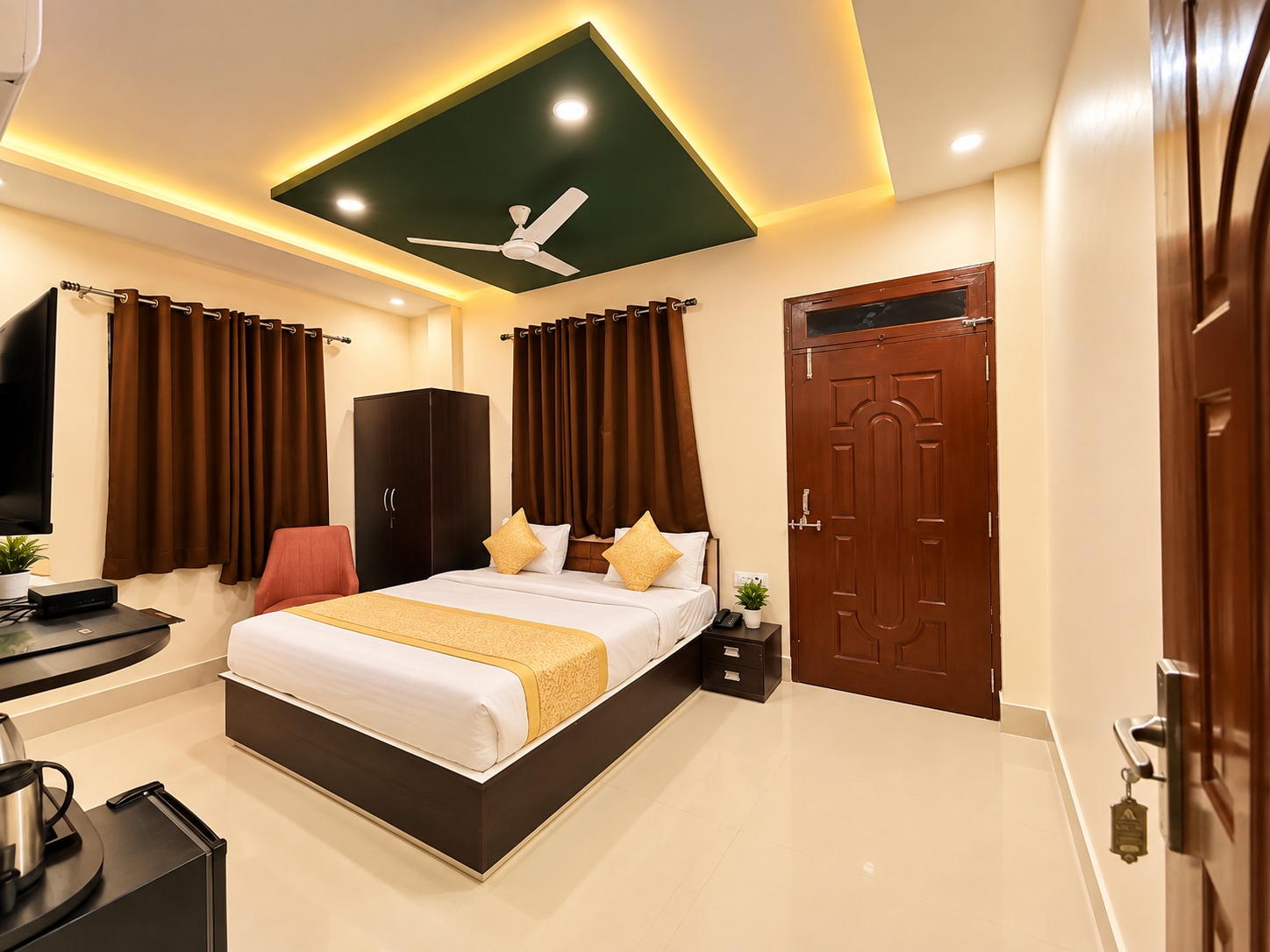 Hotel Aastha Inn - Tap to explore photos