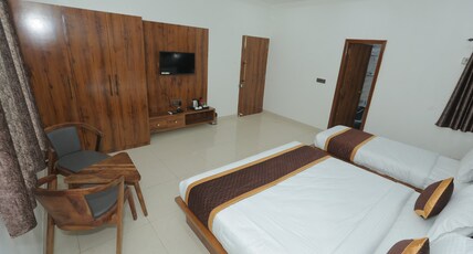 Hotel Gauravi inn Room Type - King Bed Luxury Room