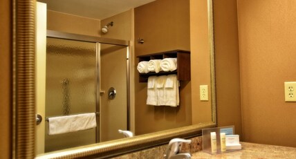 HAMPTON INN GENESEO NY Room Type - 1 KING BED NONSMOKING