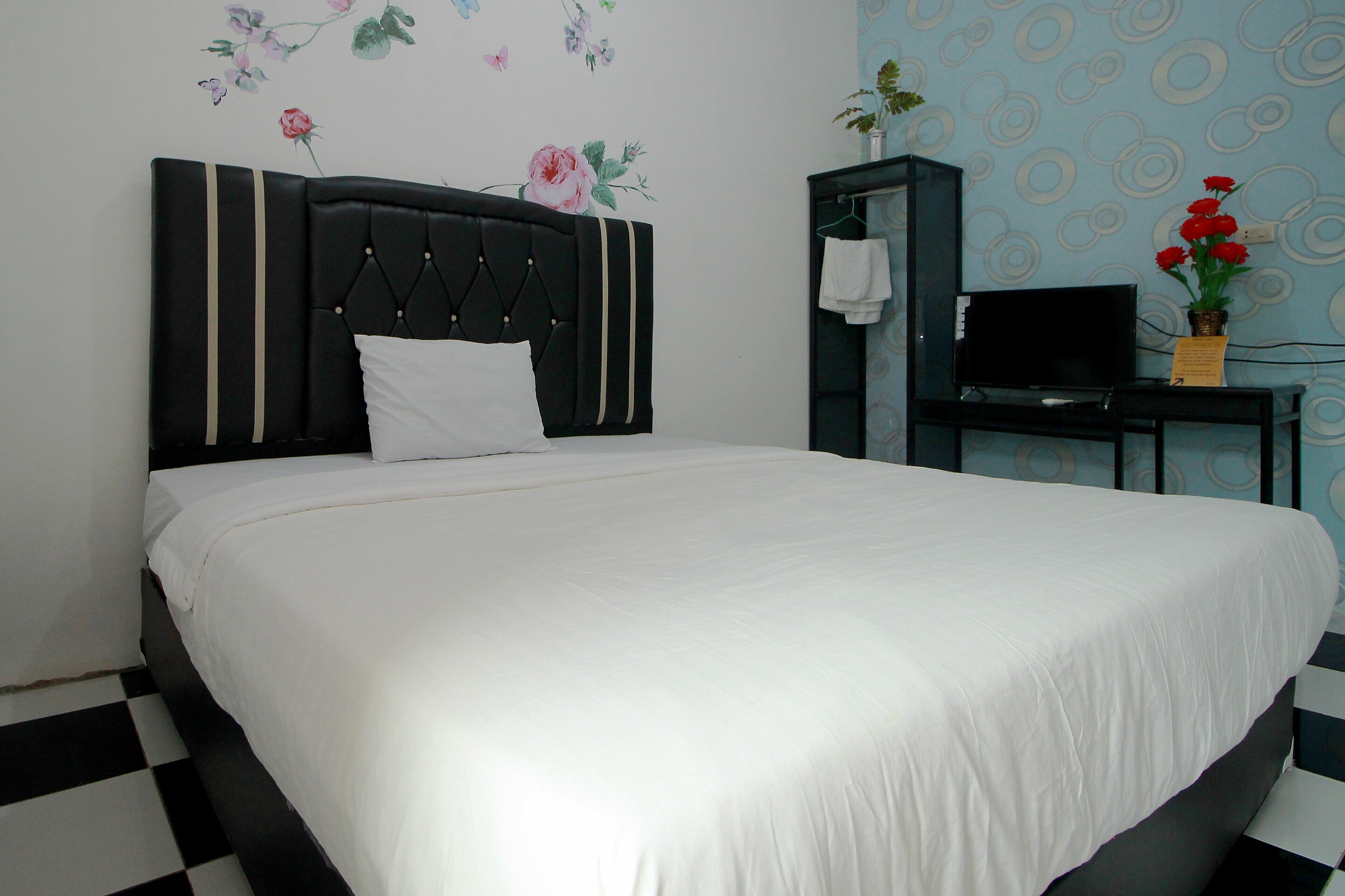 Hotel O Wisma Ria - Tap to explore photos