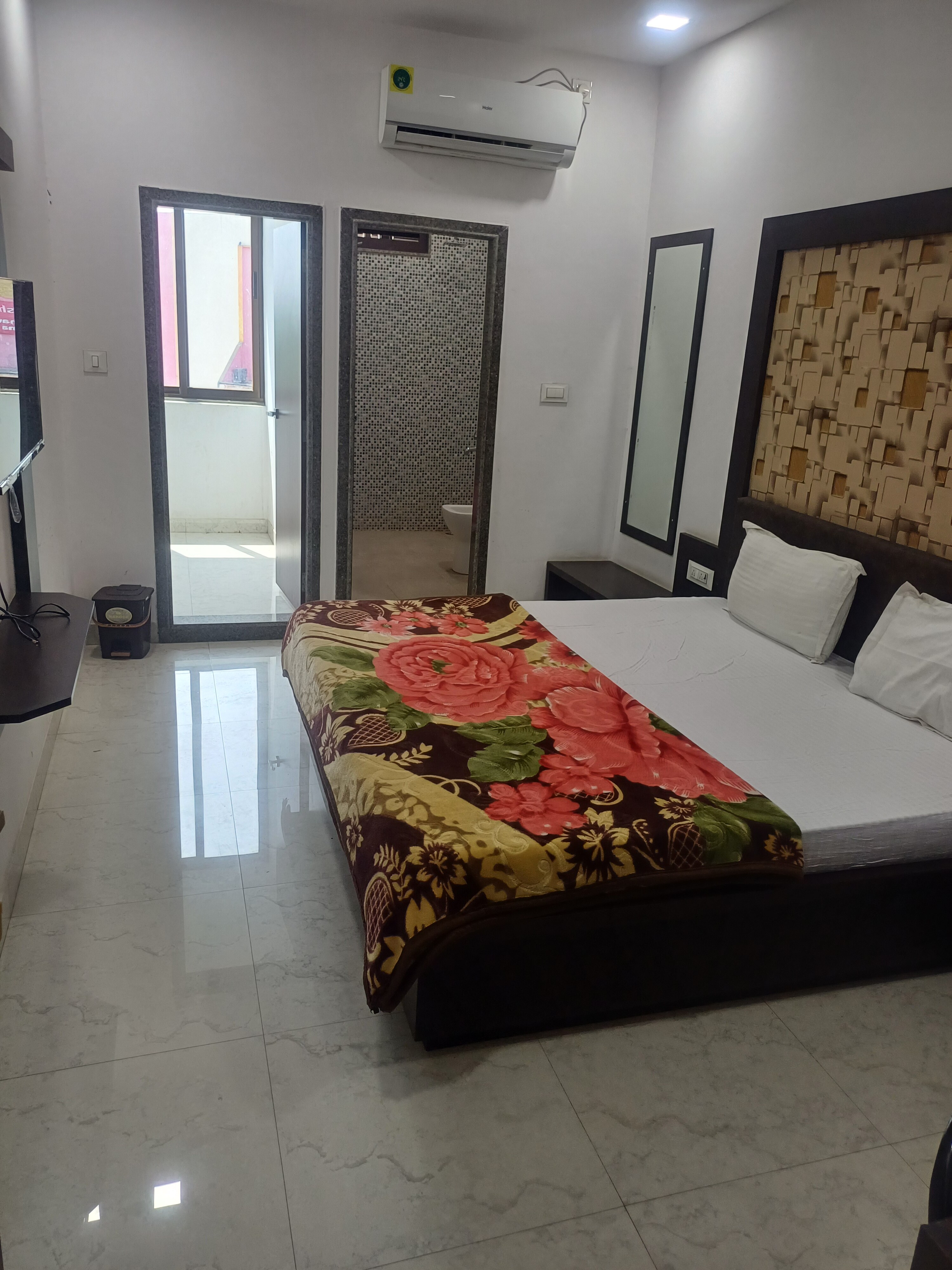 Hotel Gungun - Tap to explore photos