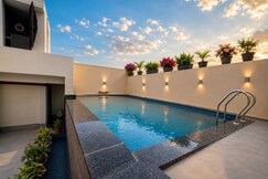 Avalon Palms Agra