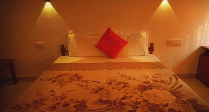 Udaya Hotel Room Type - Deluxe AC- With Partial sea view and Balcony