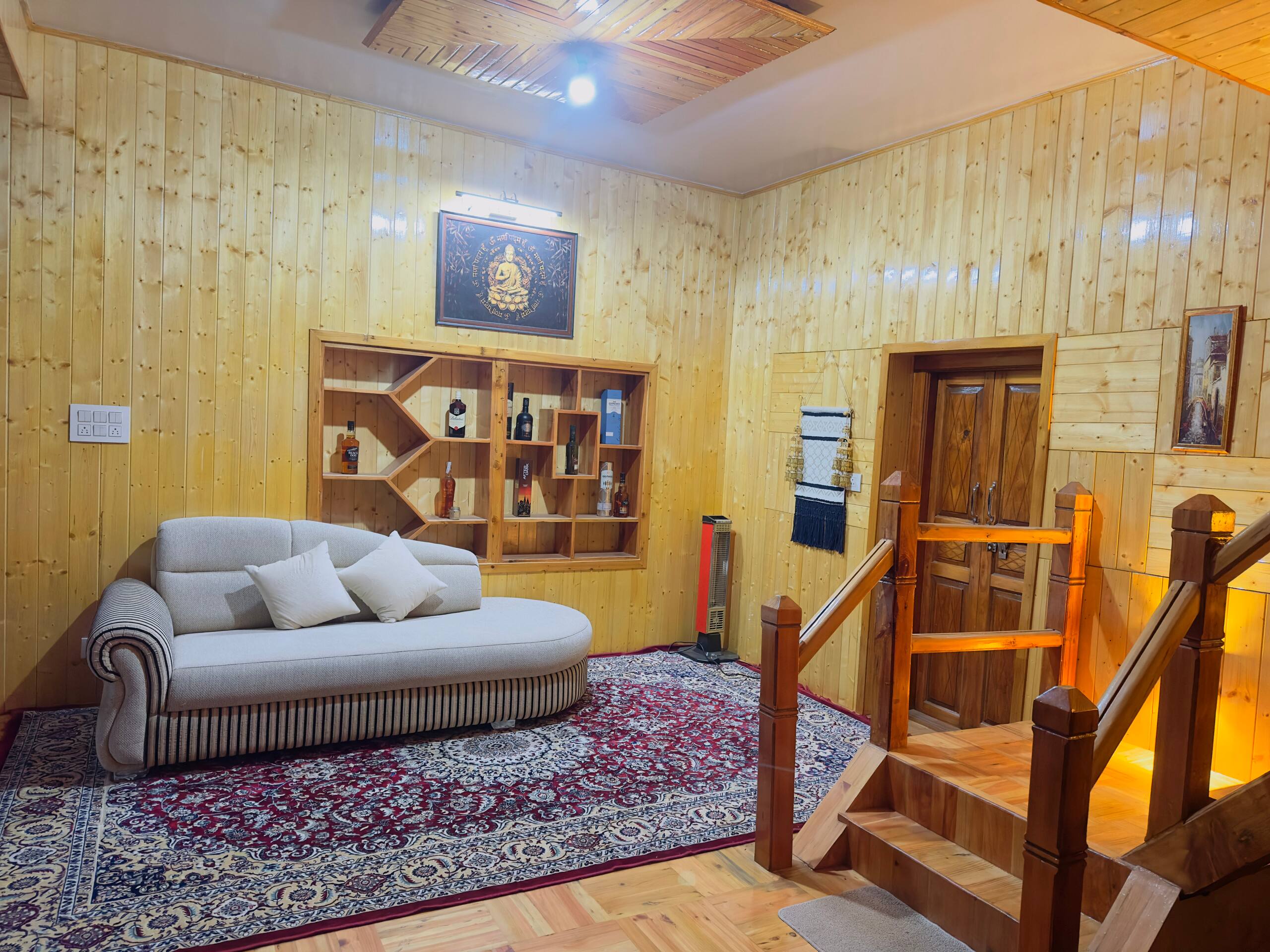 Cozy Himalayan Stay in Scenic Sainj Valley - Tap to explore photos