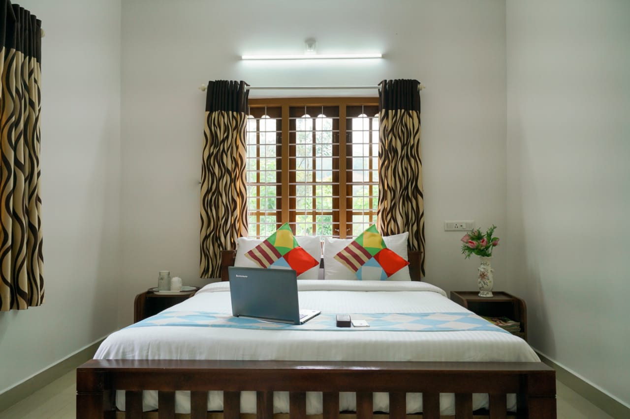 White Snow 4 BHK Cottage - Tap to explore photos