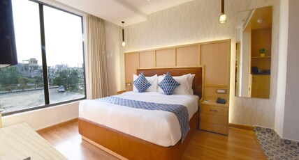 Palette Hotel by CheckIn Amritsar, Airport Road Room Type - Deluxe King Room