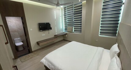 Aman Paradise Hotel & Banquet Room Type - Super Deluxe Room