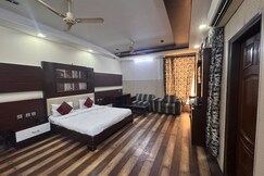 Bharat Guest House @ 1 Km from Anand Vihar Station