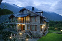 Odbostays Manali  Jacuzzi & Bonfire Boutique Retreat