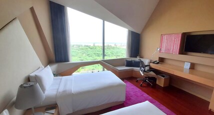 Vivanta New Delhi, Dwarka Room Type - Premium Room Airport View Twin Bed