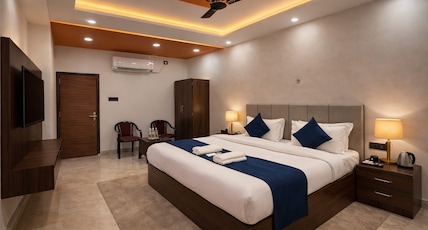 Hotel The R L Palace by Ramansh-Near Ram Mandir Ayodhya Room Type - Deluxe Ac Room With Free Wi-fi Hotel The R L Palace by Ramansh-Near Ram Mandir Ayodhya Room Type - Deluxe Ac Room With Free Wi-fi