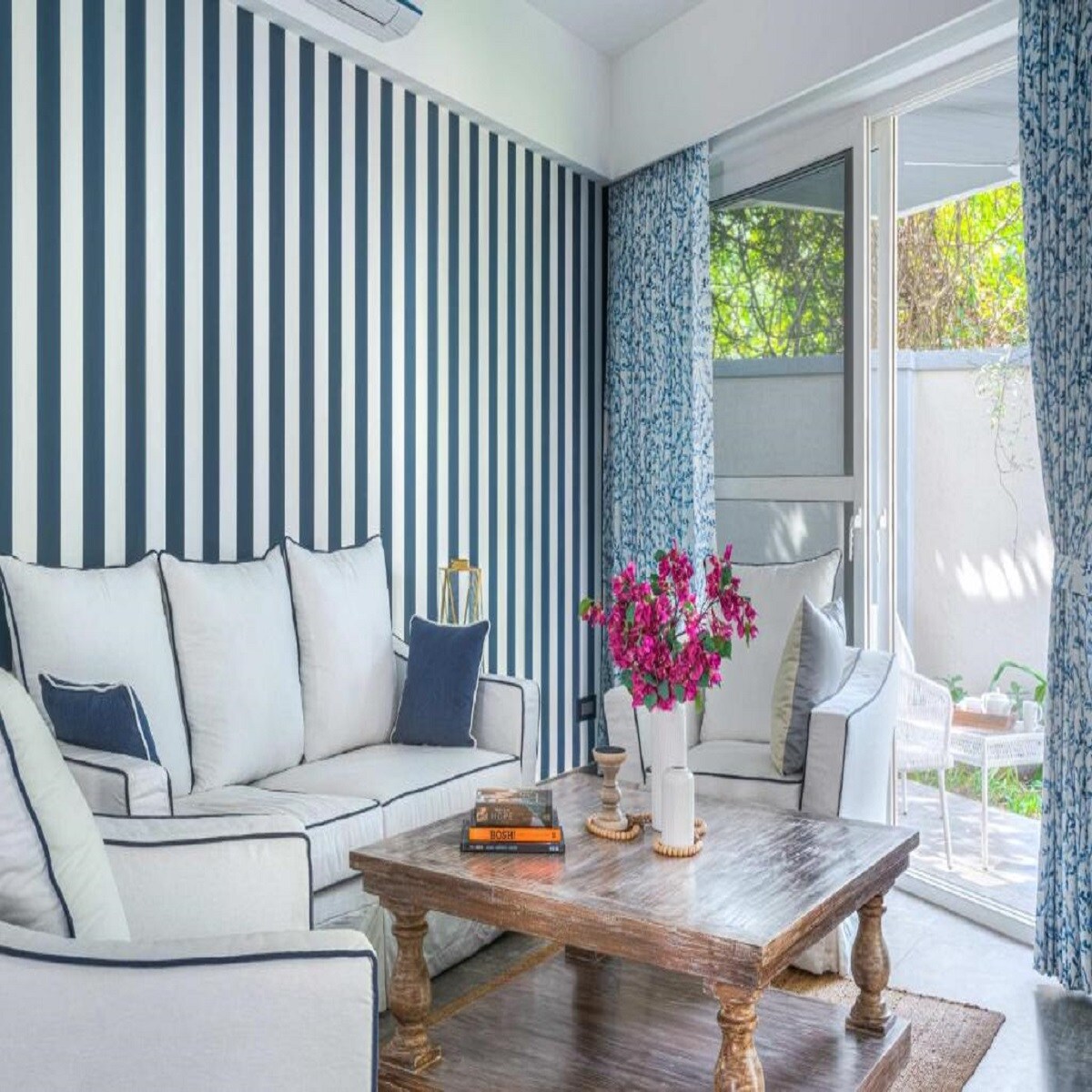 Rainforest V1 Casa Bella - Tap to explore photos