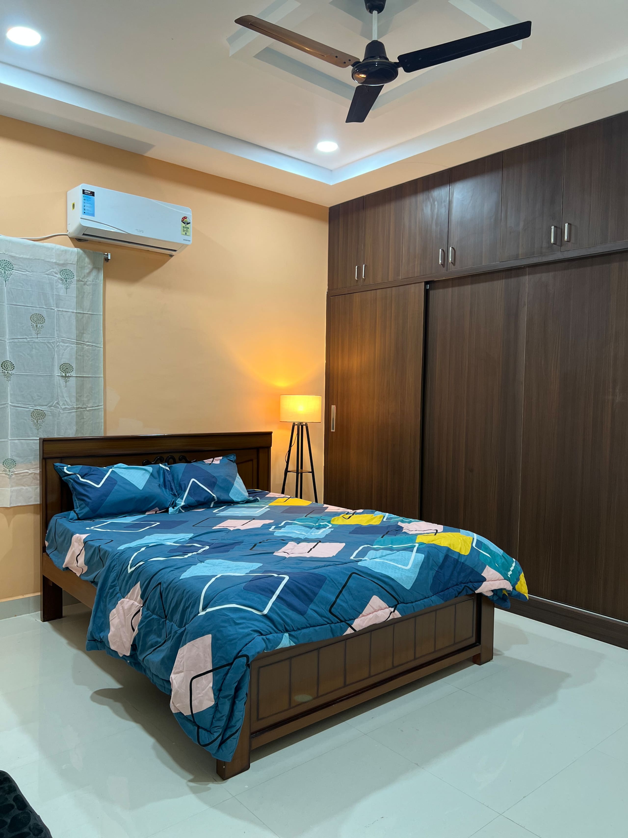2BHK Near ISB DLF AIG Wipro US Consulate - Tap to explore photos