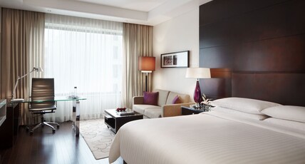 Jaipur Marriott Hotel Room Type - Deluxe King Room with Bathtub