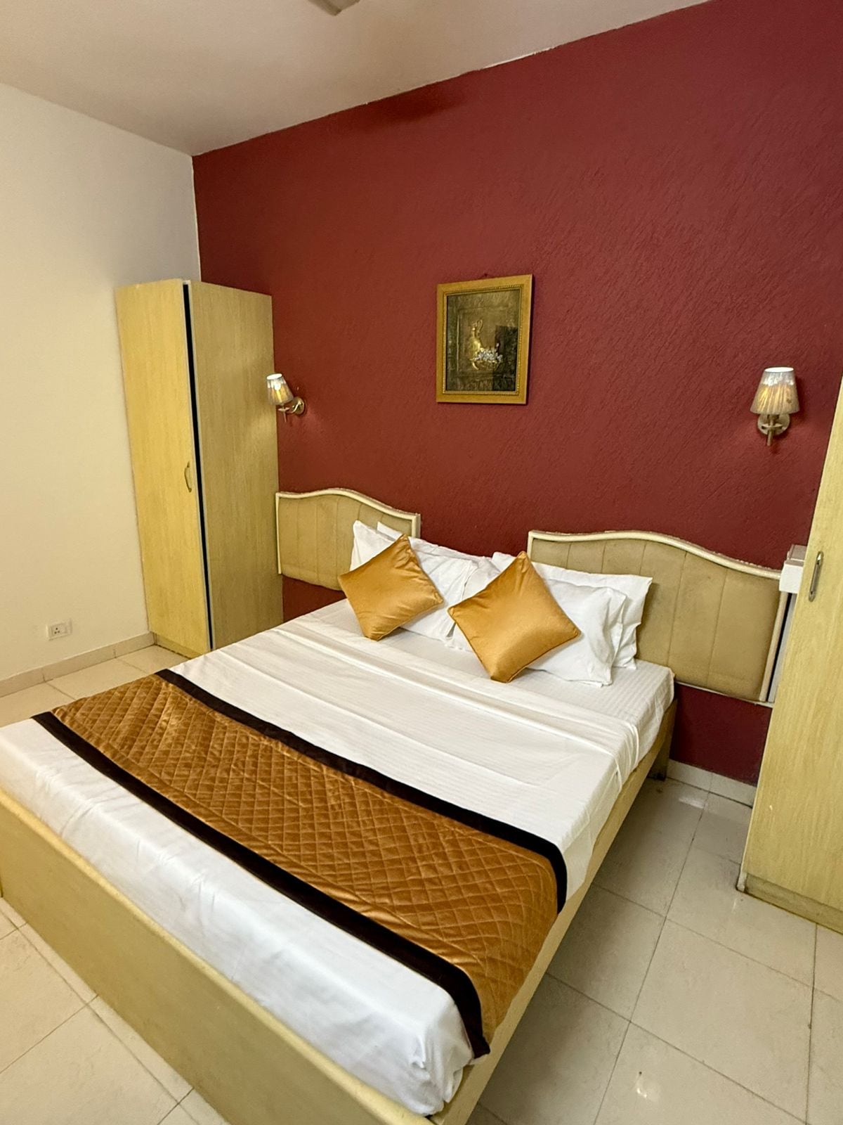 Western e-Inn - Tap to explore photos