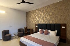 Luxe cove Hotel