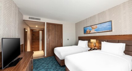 DoubleTree by Hilton Dubai Al Jadaf Room Type - TWIN GUEST ROOM