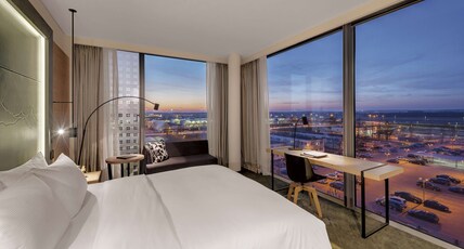 Hilton Munich Airport Room Type - KING EXECUTIVE RUNWAY VIEW