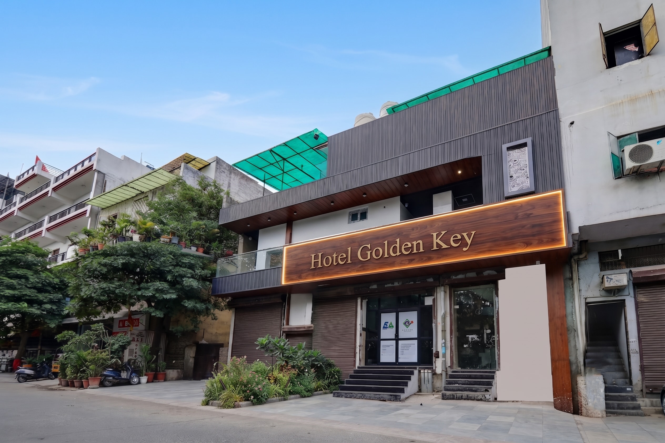 Golden Key Rohini Near Rohini Sec 18-19 Metro - Tap to explore photos