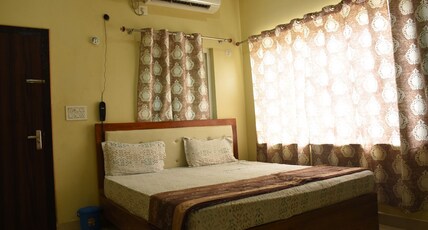 Hotel Kausalya Inn Room Type - Deluxe Double Bedroom