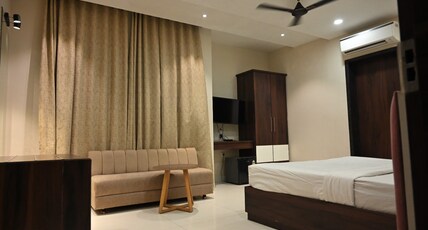 S N PALACE Room Type - Master Room with Garden View